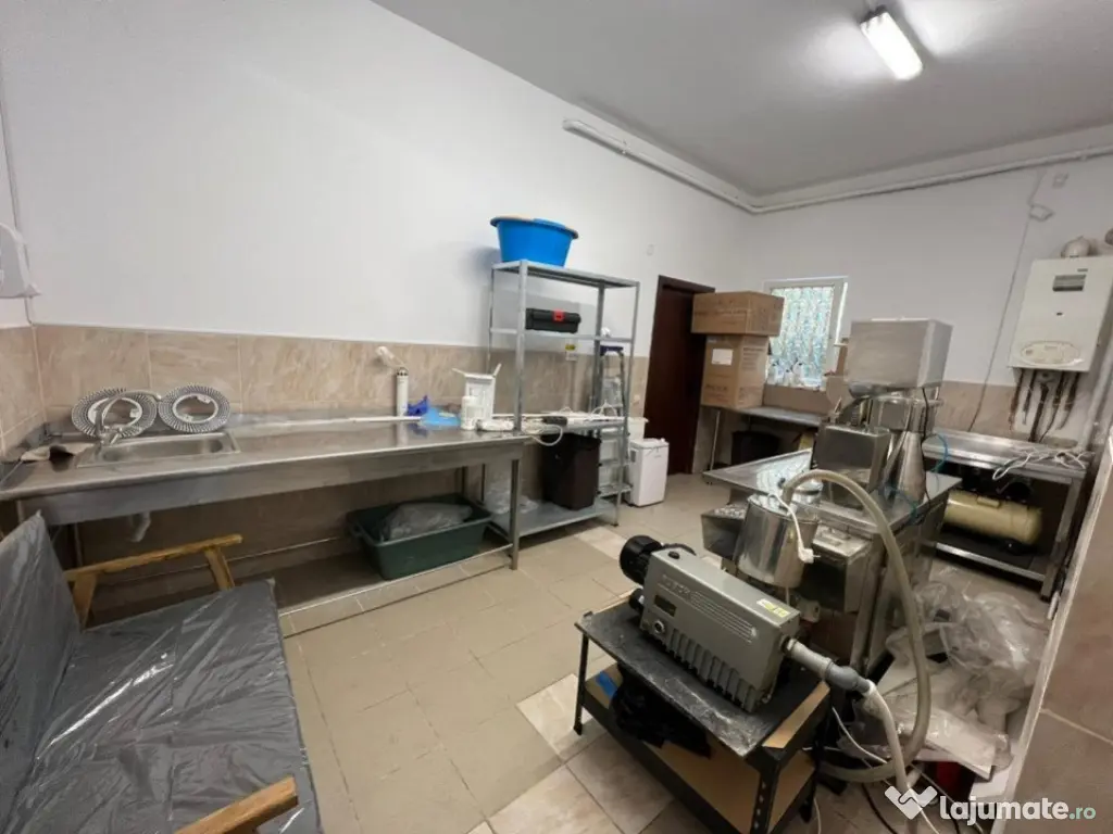 Spatiu comercial cu potential, ideal salon/clinica, 69 mp, 3