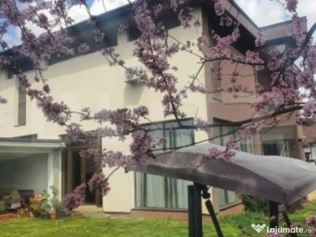 Villa deosebita, 5 camere, 400mp, cartierul Horgosa