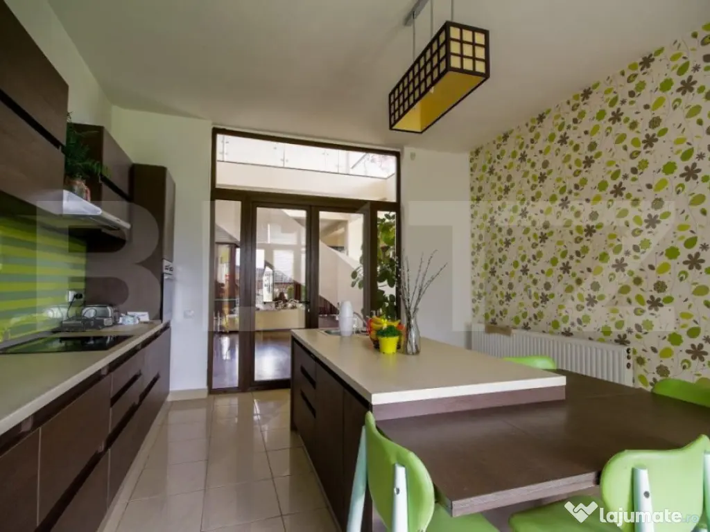 Villa deosebita, 5 camere, 400mp, cartierul Horgosa