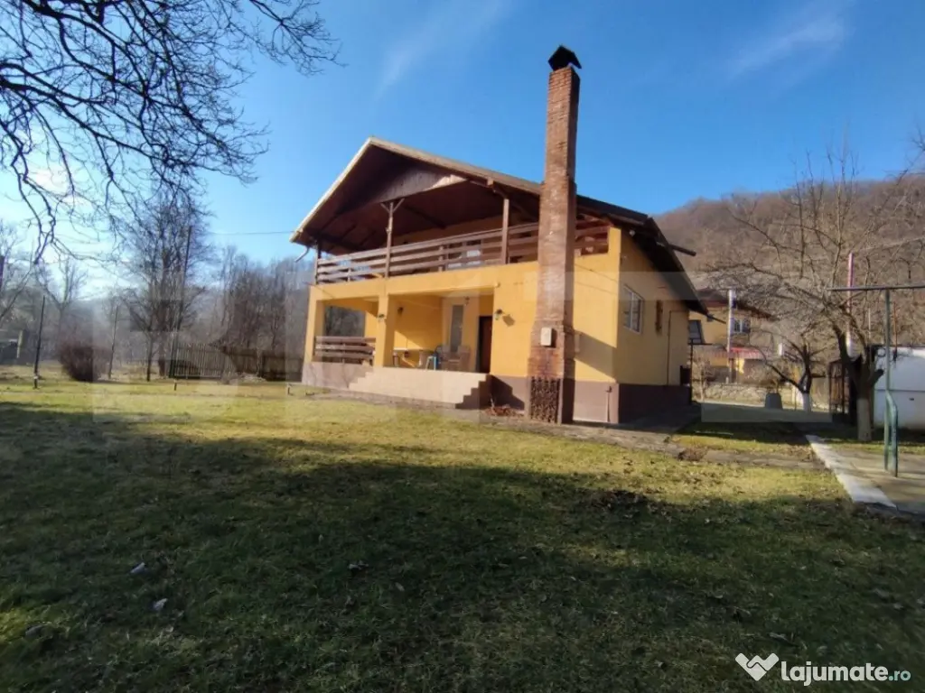 Casa individuala 4 camere plus casa de oaspeti, Drajna