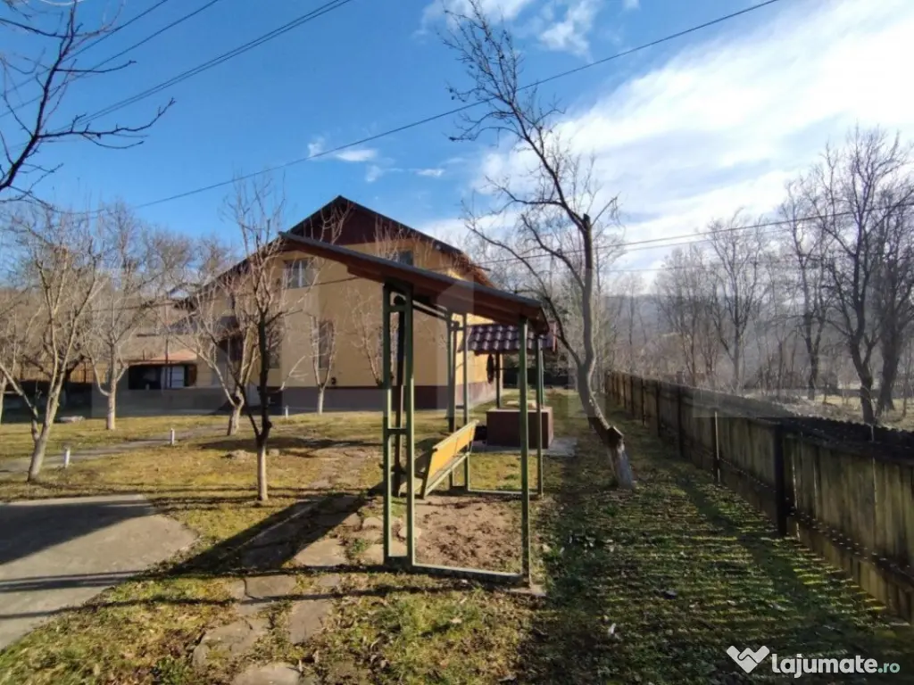 Casa individuala 4 camere plus casa de oaspeti, Drajna