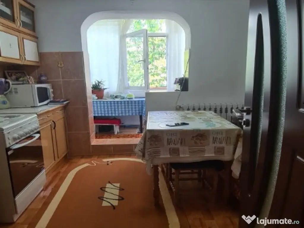 Apartament cu 2 camere cartier C5 etajul 4 