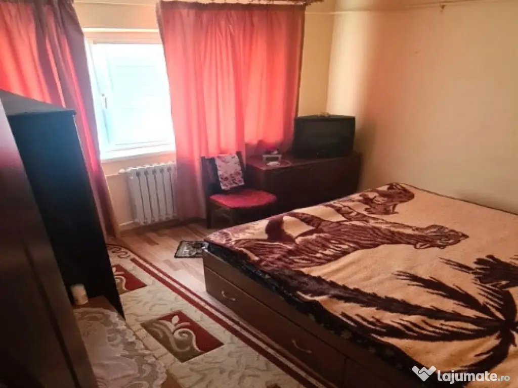 Apartament cu 2 camere cartier C5 etajul 4 