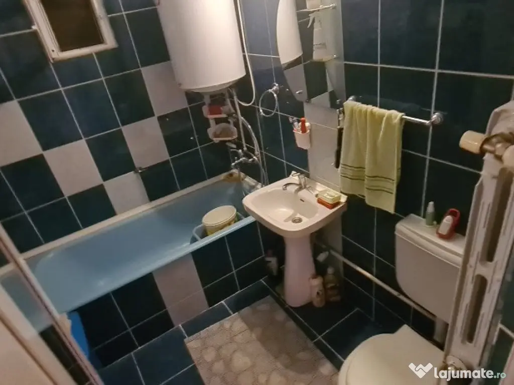 Apartament cu 2 camere cartier C5 etajul 4 