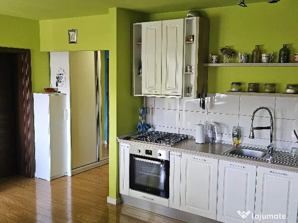 Vand apartament 2 camere in Deva, Piata Centrala (str. Mihai Viteazu)