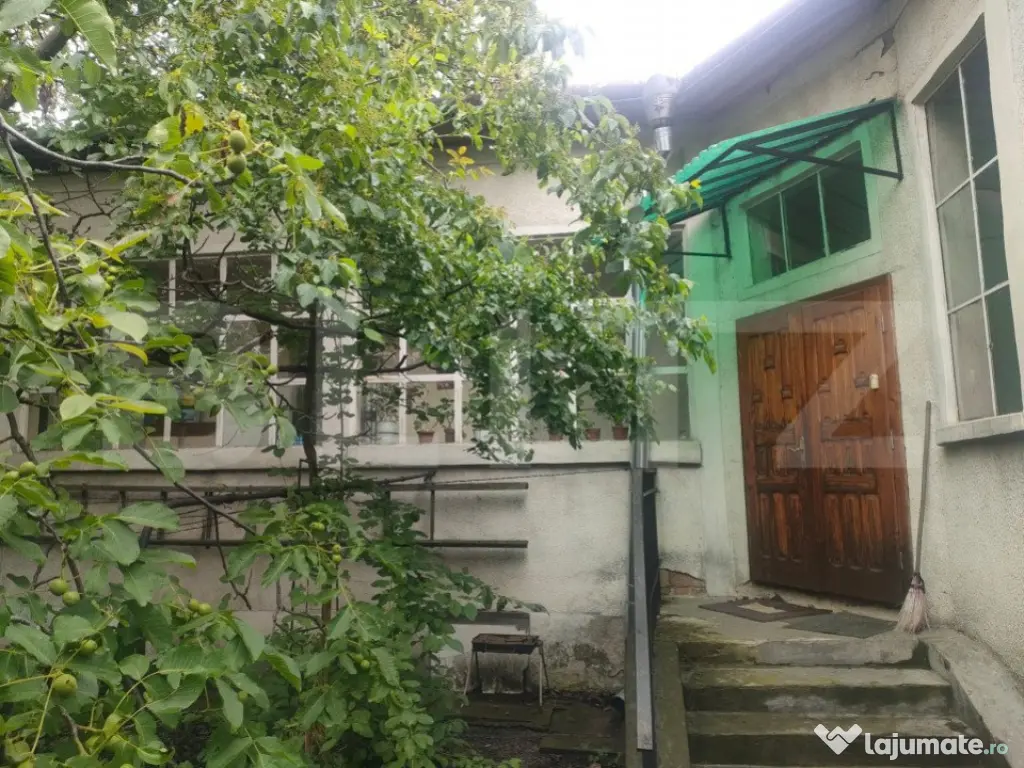 Casa+ teren central ,425 mp, Radauti