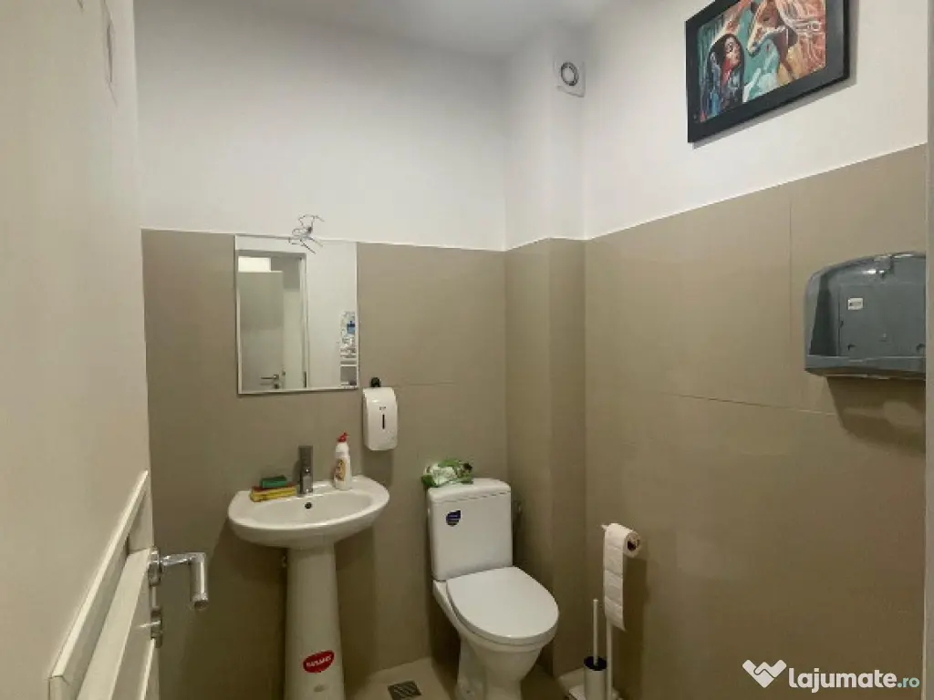 Spatiu comercial|finisaje superioare|curte proprie|locuri de parcare 