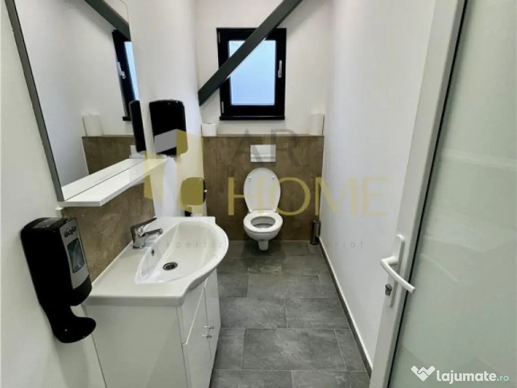 Hala industriala cu platforma betonata, in Paulestii Noi, a 