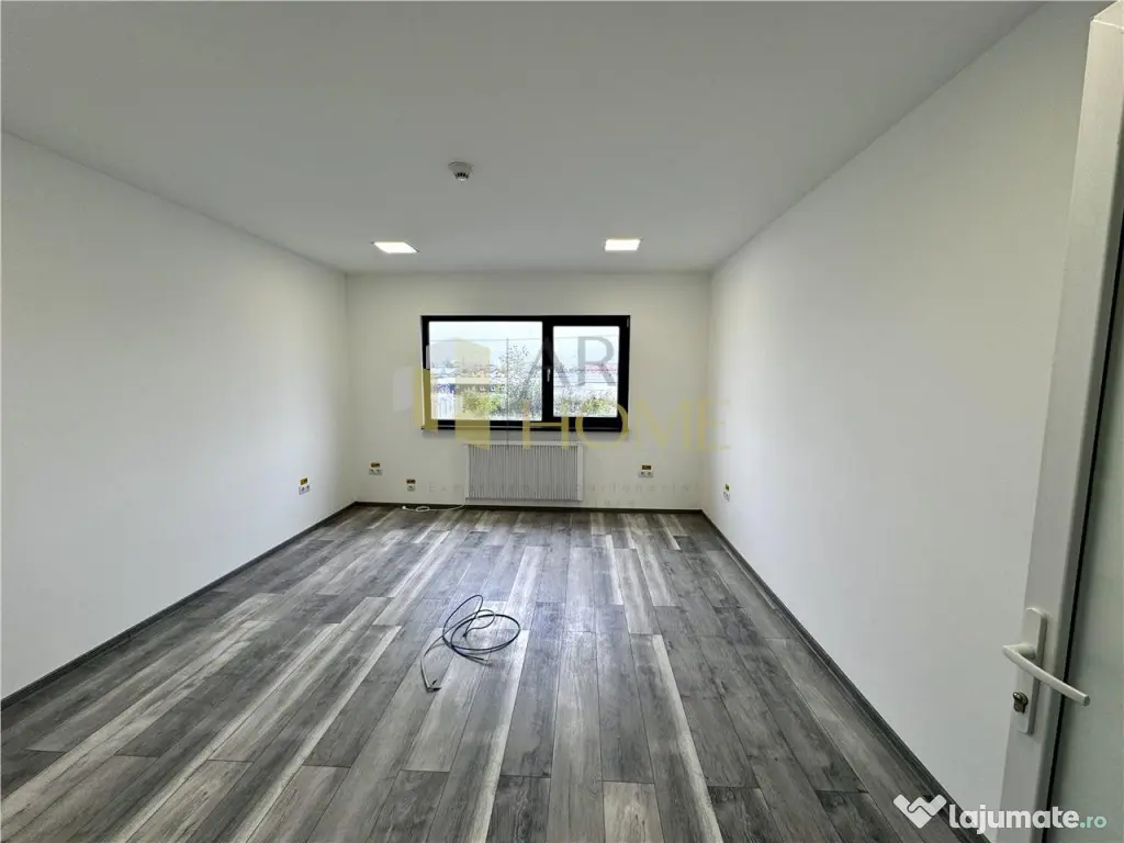 Hala industriala cu platforma betonata, in Paulestii Noi, a 