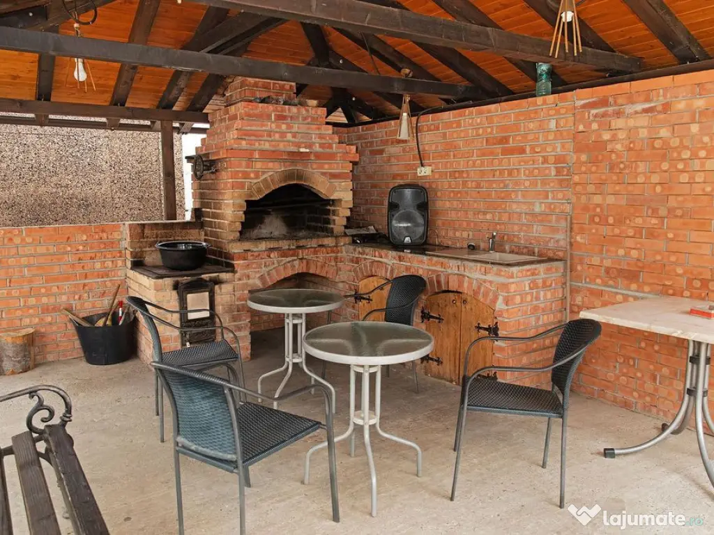 Vilă 5 dormitoare, 4 băi, 2 248mp teren, piscină. Pre?... 