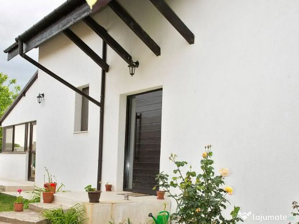 Vilă 5 dormitoare, 4 băi, 2 248mp teren, piscină. Pre?... 