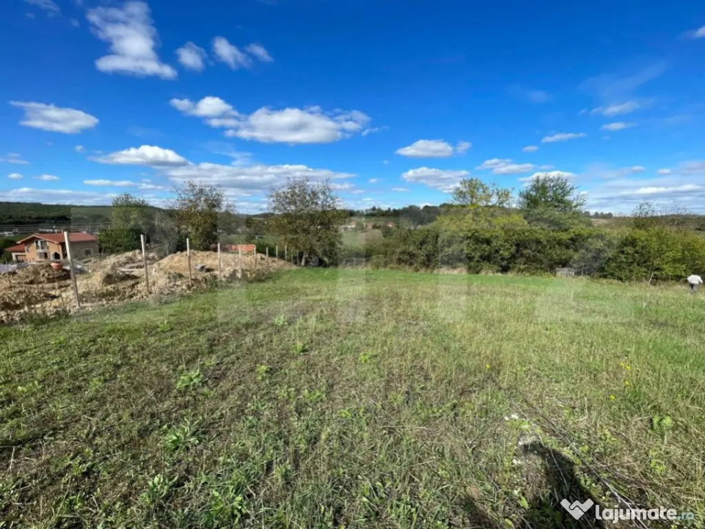 De Vânzare - Teren Intravilan, Localitatea Sumugiu