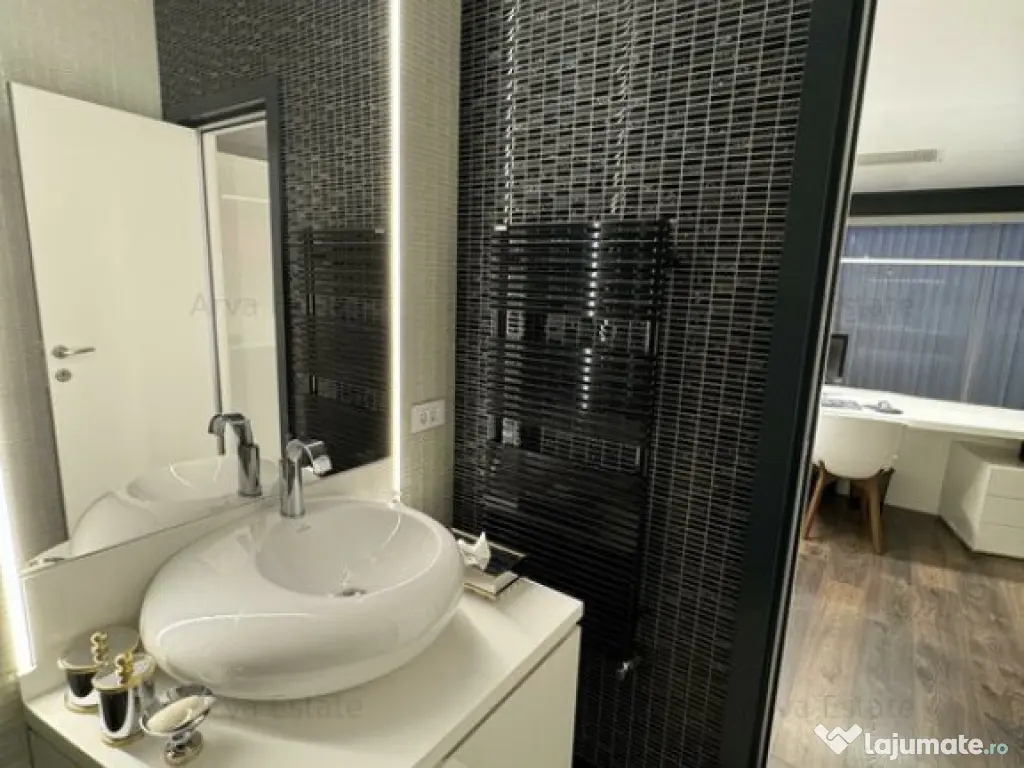 Descopera Luxul: Penthouse 414 mp în Cartierul Francez 