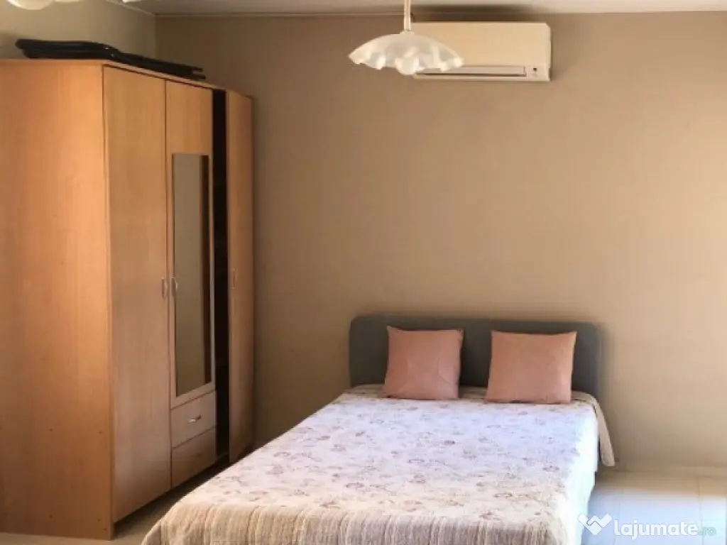 Vand apartament 1 camera zona Aradului