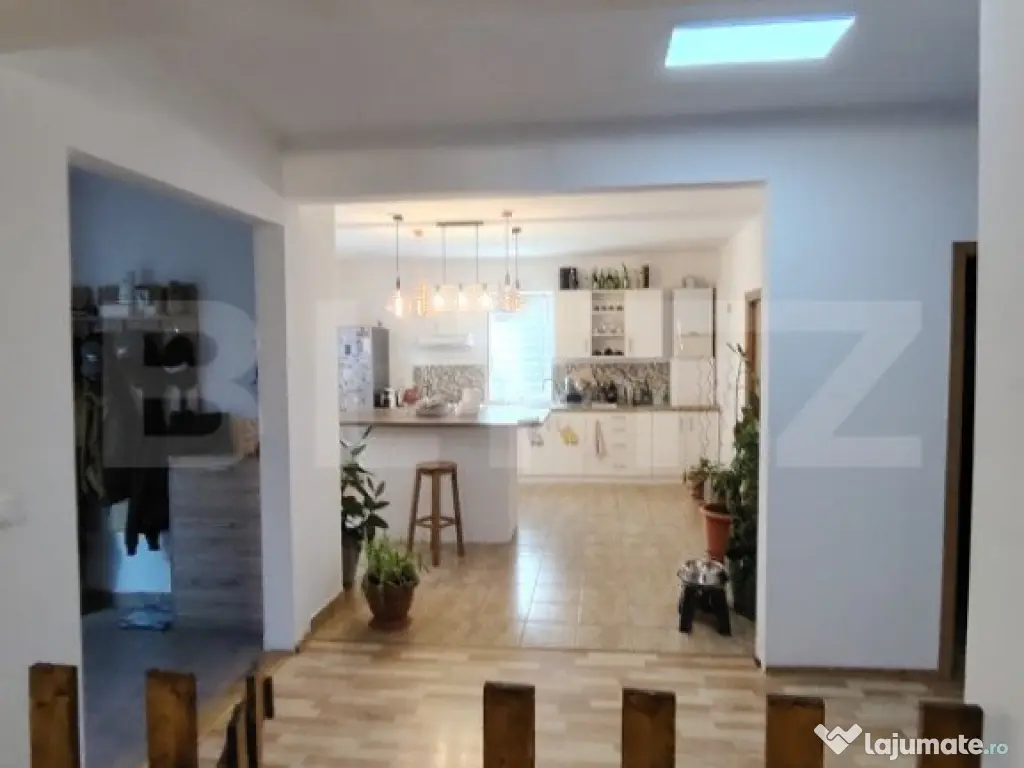 Casa deosebita cu 3 camere si spatiu comercial in Sangeorgiu