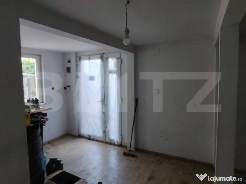 Casa deosebita cu 3 camere si spatiu comercial in Sangeorgiu