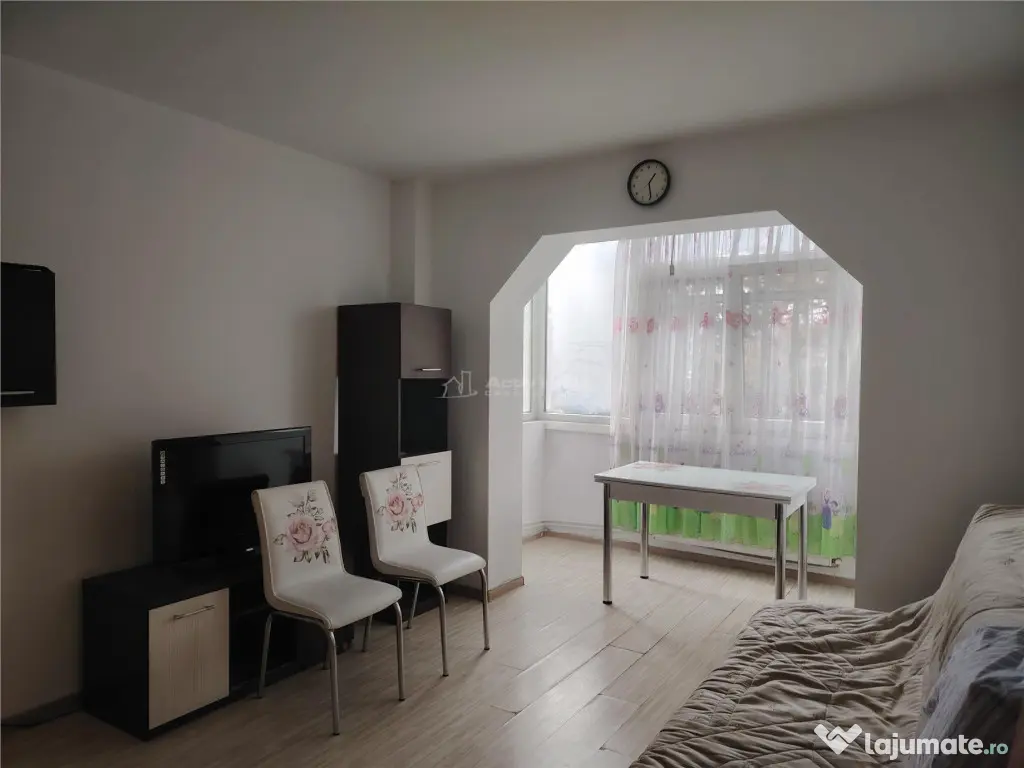 Apartament cu 3 camere, mobilat, centrala termica, zona nord