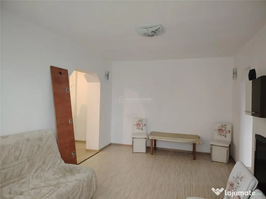 Apartament cu 3 camere, mobilat, centrala termica, zona nord 