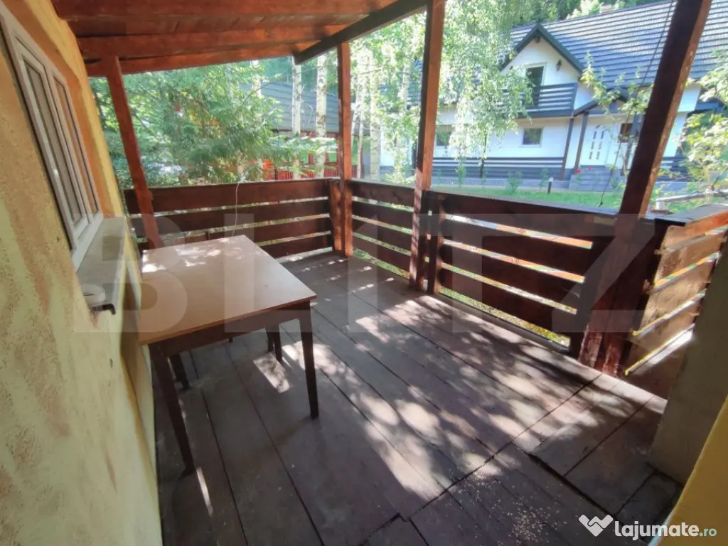 Pensiune 12 camere, 1500 mp teren, Sucevita