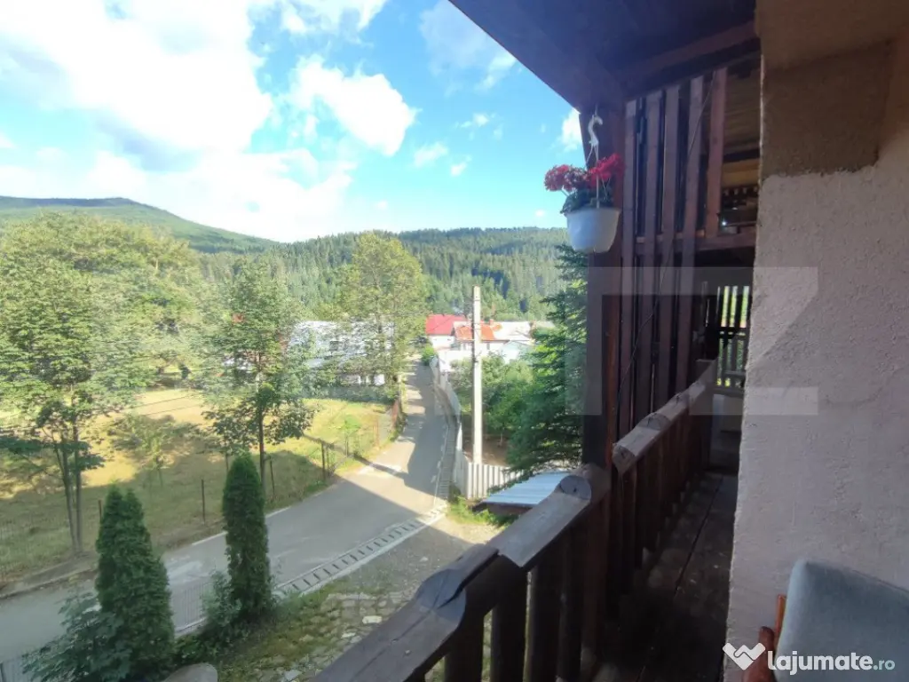 Pensiune 12 camere, 1500 mp teren, Sucevita