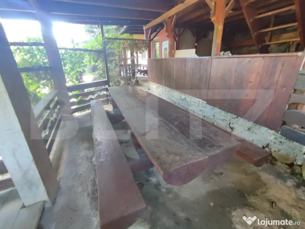 Pensiune 12 camere, 1500 mp teren, Sucevita