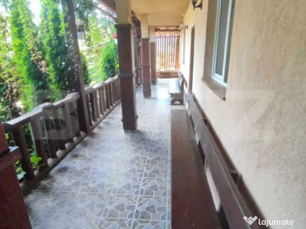 Pensiune 12 camere, 1500 mp teren, Sucevita