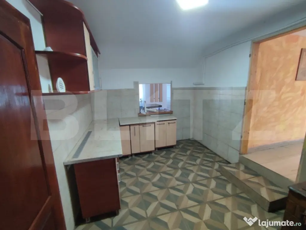 Pensiune 12 camere, 1500 mp teren, Sucevita