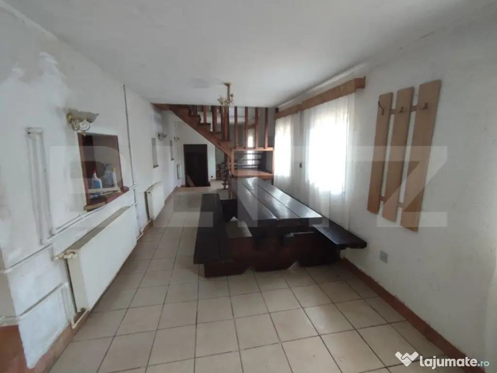 Pensiune 12 camere, 1500 mp teren, Sucevita