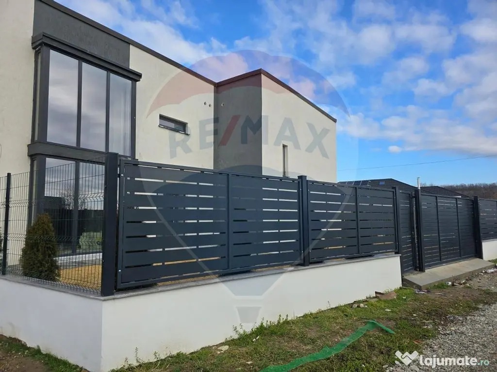 Casă / Vilă cu 5 camere de vânzare 