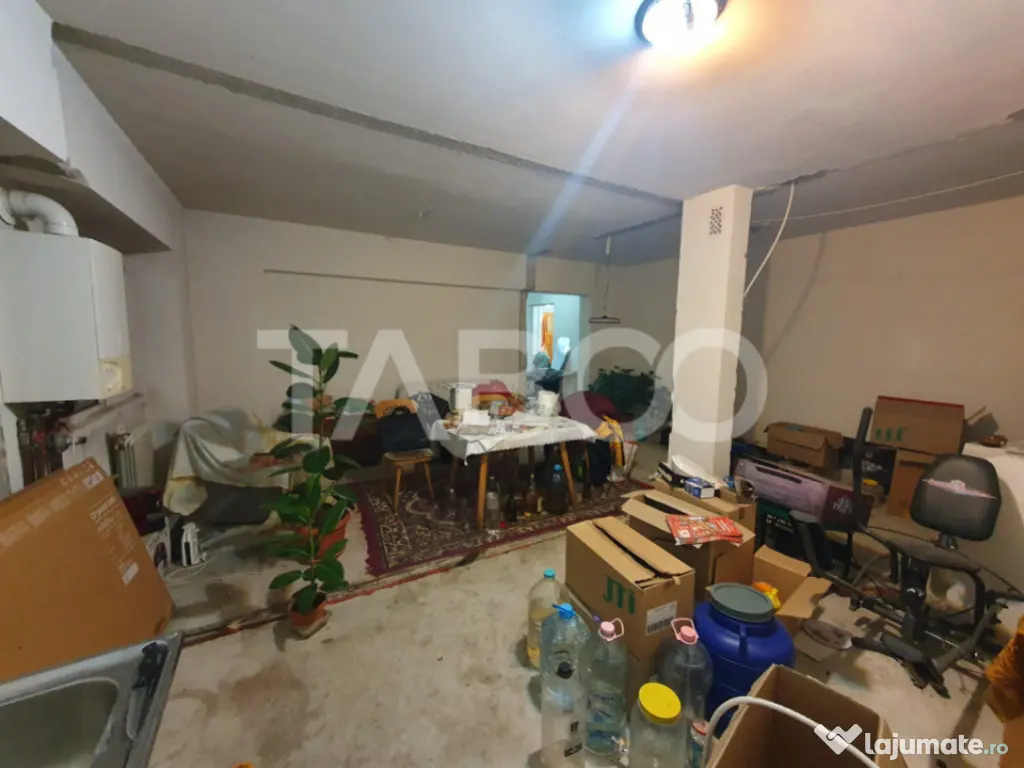 Apartament de vanzare 5 camere 121 mp utili zona Campului Fa 