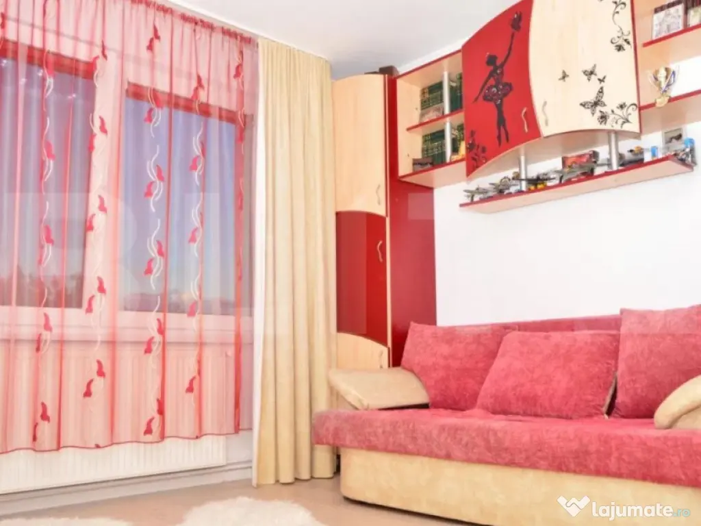 De vanzare apartament 4 camere (cartier Tractorul)