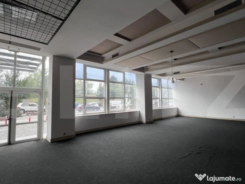 Spațiu comercial modern, 310 mp, cu parcare și vitrina