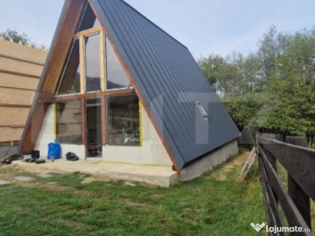 Casa de vacanta tip A- frame -Tohanita, zona superba se vind 