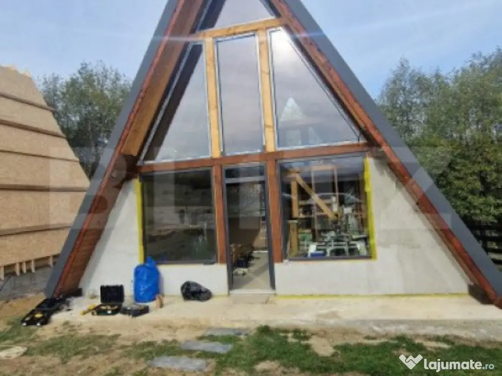 Casa de vacanta tip A- frame -Tohanita, zona superba se vind 