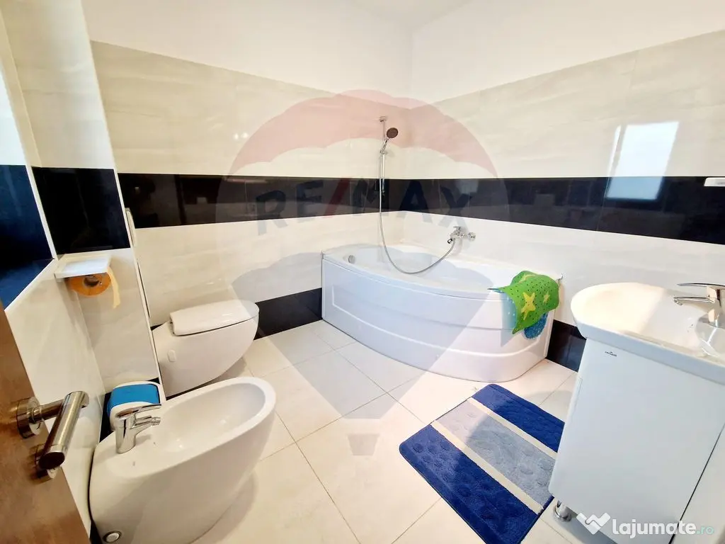 Casă / Vilă cu 4 camere / 290 mp s.c. / teren 1065 mp /... 