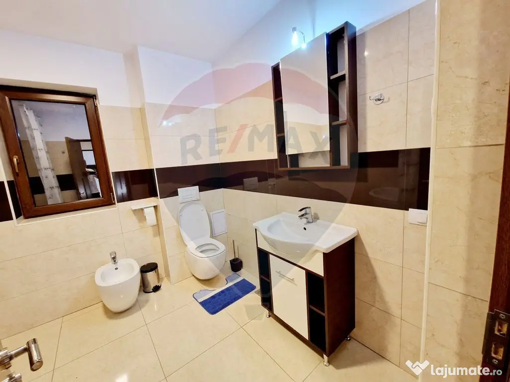 Casă / Vilă cu 4 camere / 290 mp s.c. / teren 1065 mp /... 