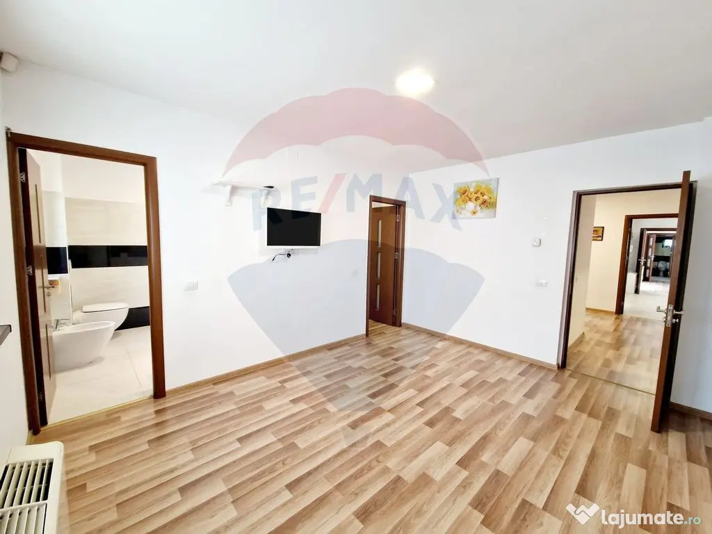Casă / Vilă cu 4 camere / 290 mp s.c. / teren 1065 mp /... 