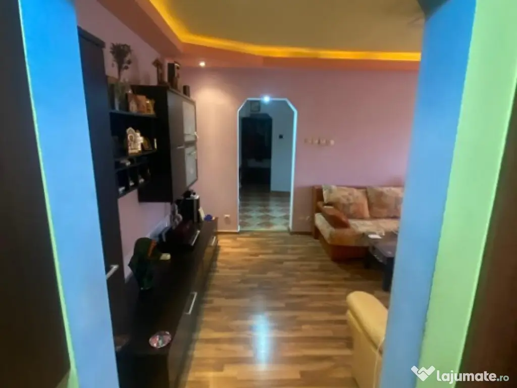 Bdul.1 Decembrie 1918.Apartament 3 camere.