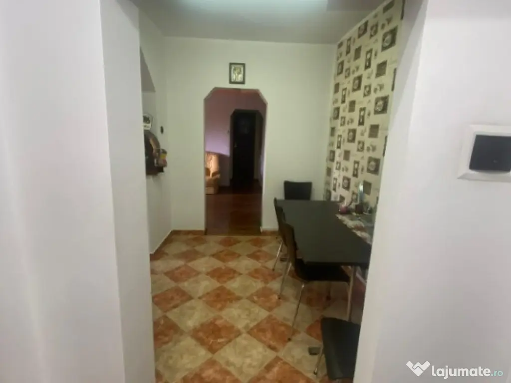 Bdul.1 Decembrie 1918.Apartament 3 camere.