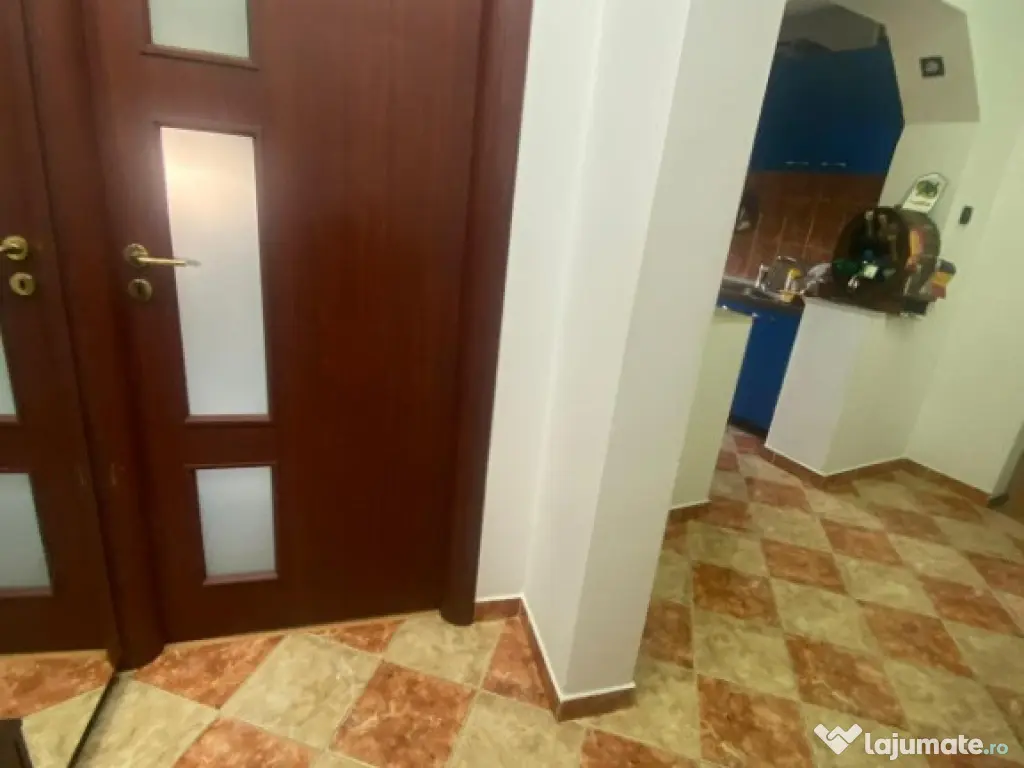 Bdul.1 Decembrie 1918.Apartament 3 camere.