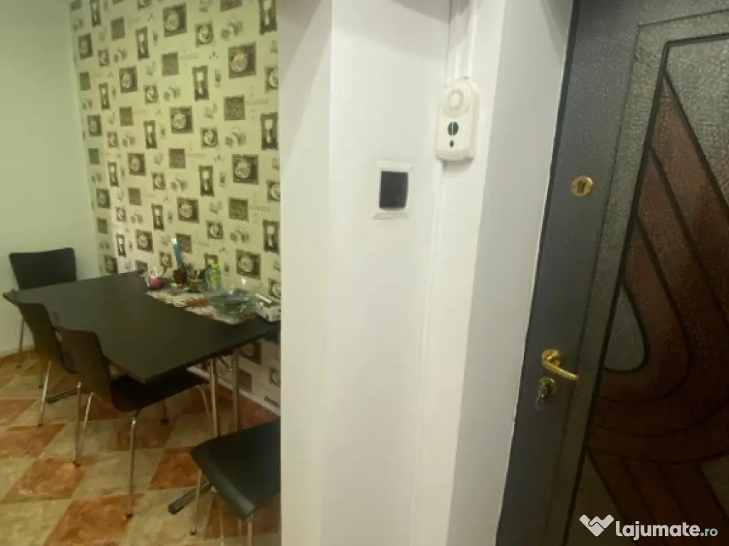 Bdul.1 Decembrie 1918.Apartament 3 camere.