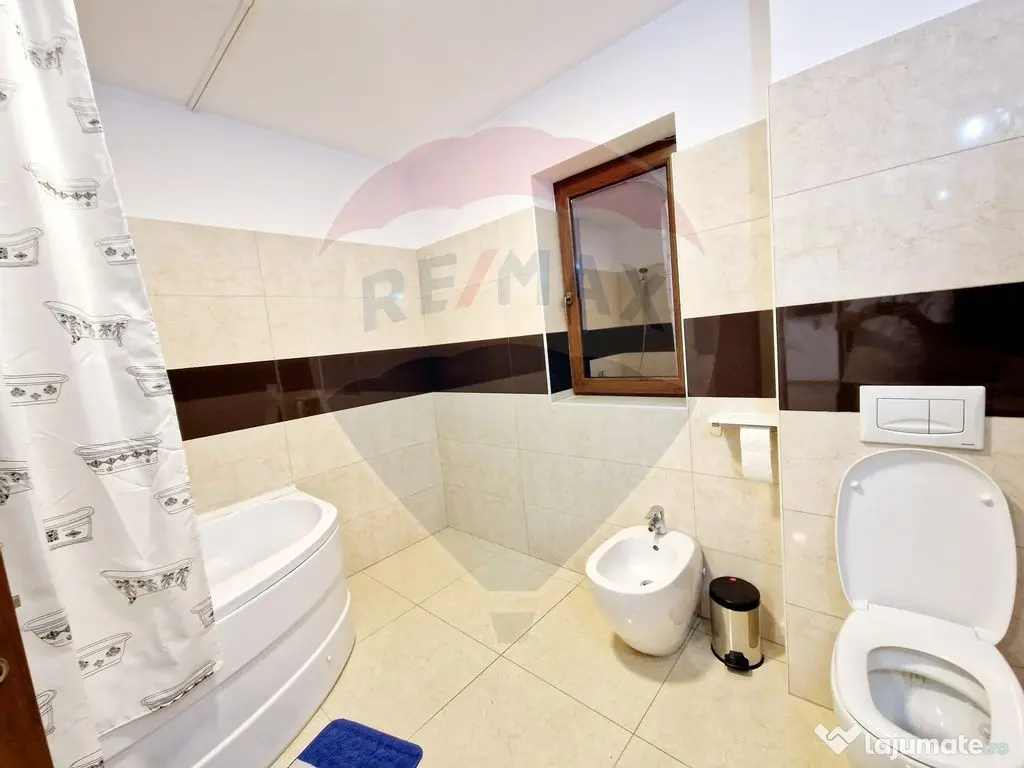 Casă / Vilă cu 4 camere / 290 mp s.c. / teren 1065 mp /... 