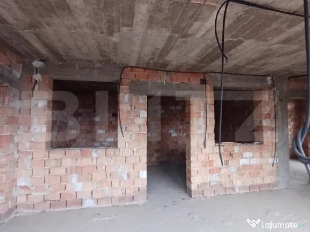 Duplex la rosu in Luna, langa Campia Turzii