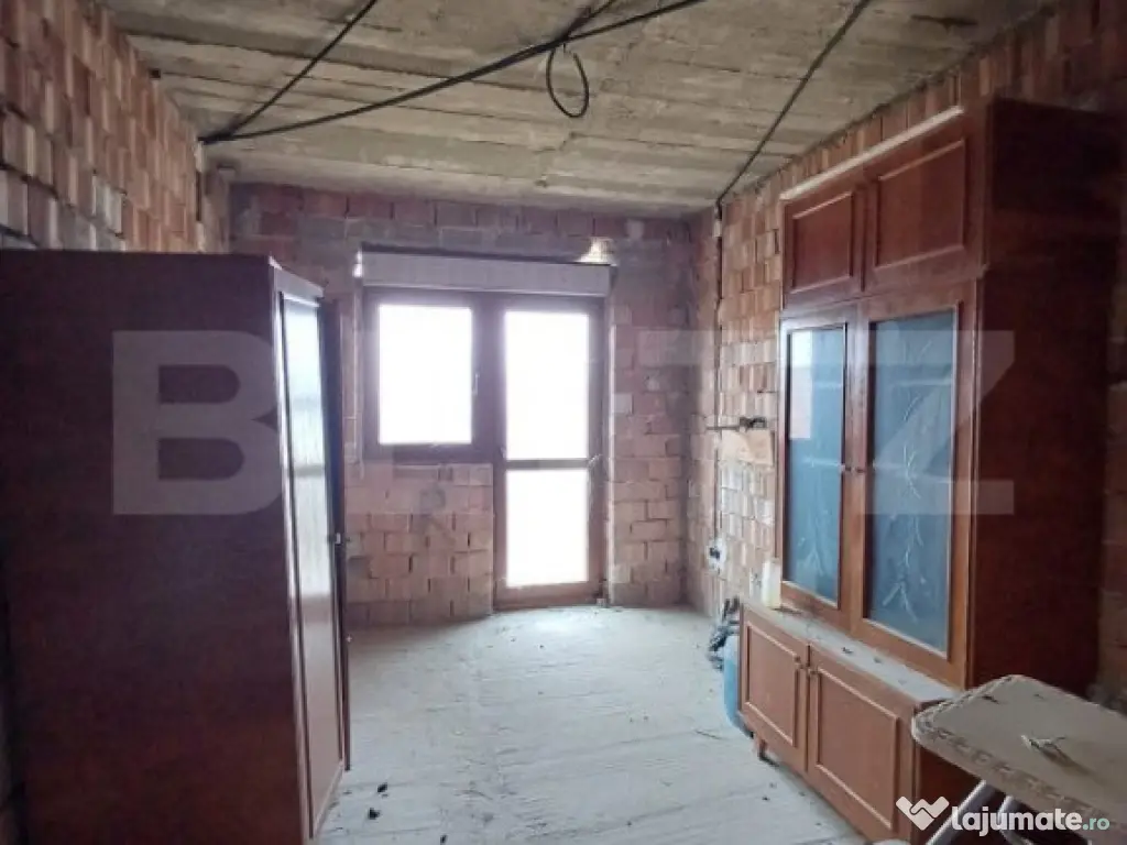 Duplex la rosu in Luna, langa Campia Turzii