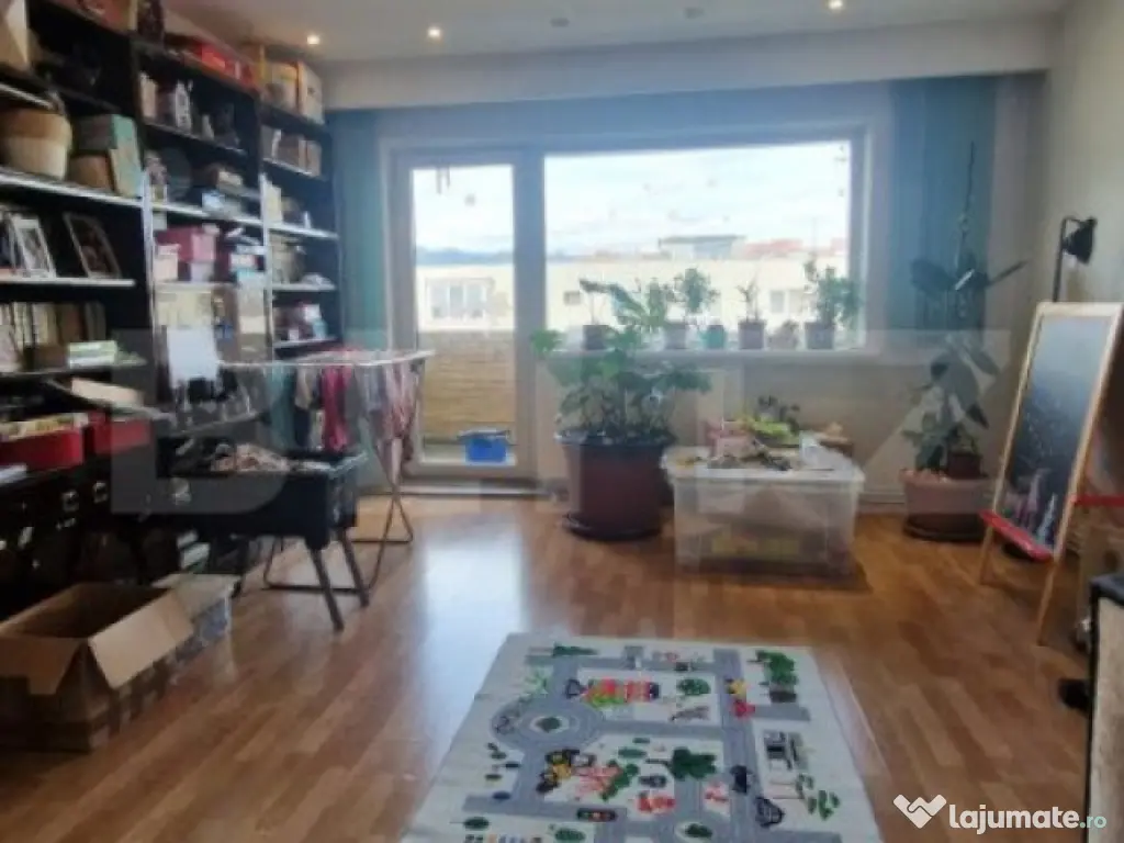 Apartament de vanzare, cu 4 camere, 91 mp, zona-Astra 