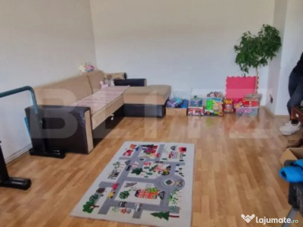 Apartament de vanzare, cu 4 camere, 91 mp, zona-Astra 