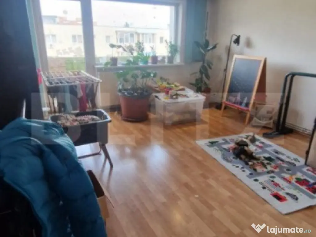 Apartament de vanzare, cu 4 camere, 91 mp, zona-Astra 