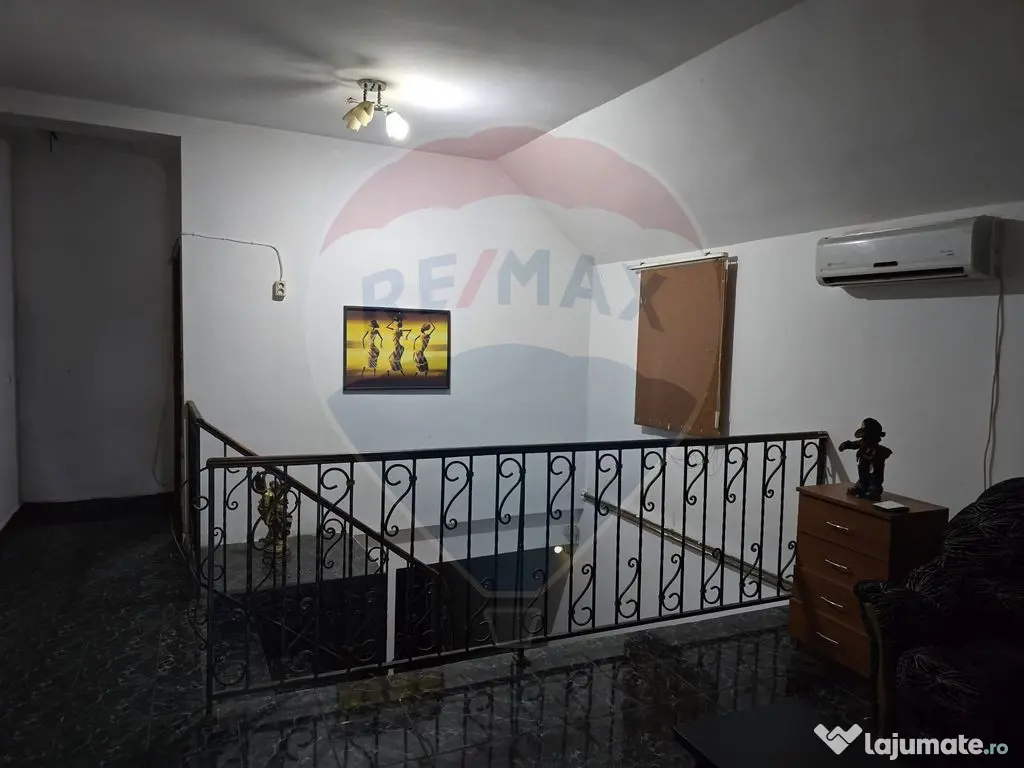 Apartament cu 4 camere de vânzare în zona Central 