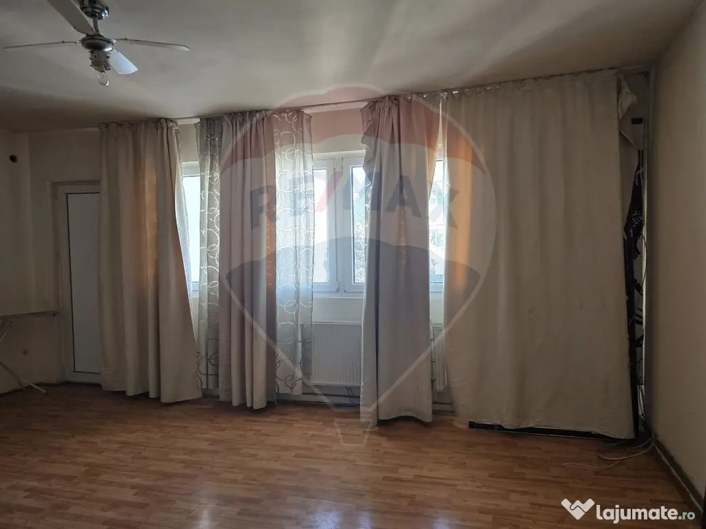 Apartament cu 4 camere de vânzare în zona Central 