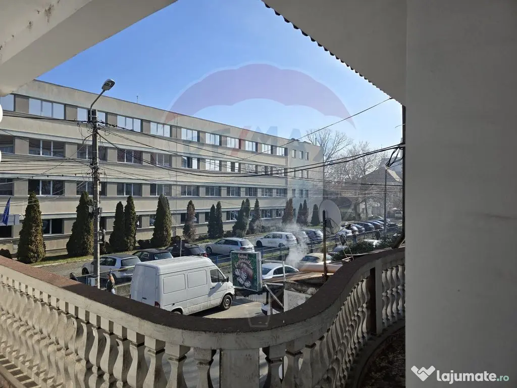 Apartament cu 4 camere de vânzare în zona Central 